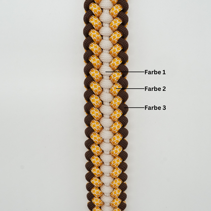 Nahaufnahme eines geflochtenen Paracord-Musters mit drei markierten Farbbereichen zur Auswahl von Farbe 1, Farbe 2 und Farbe 3.